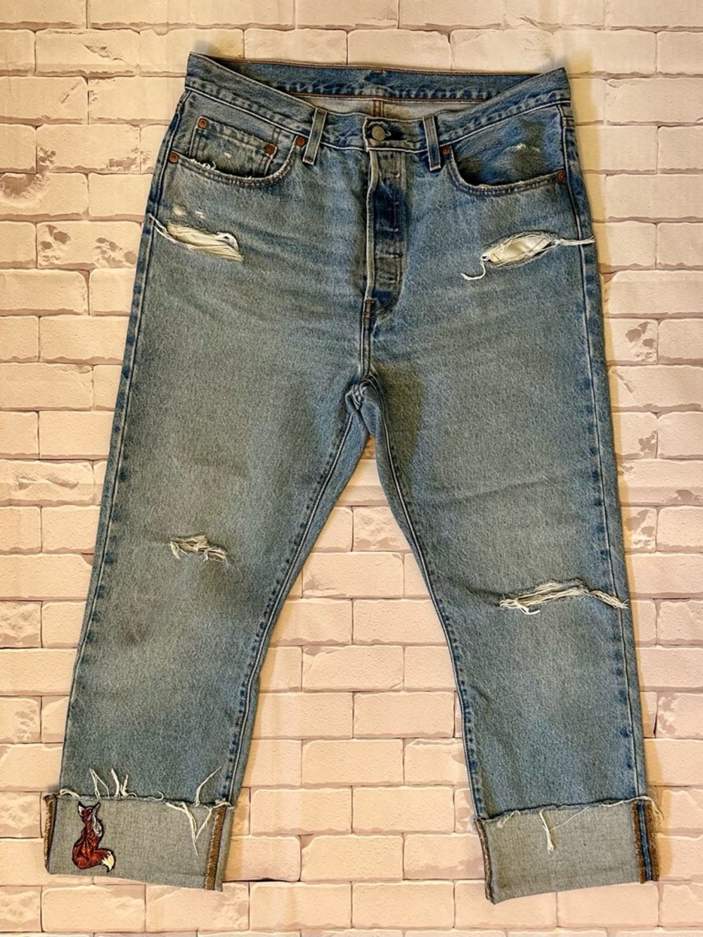 Levi's 501 Woman’s Cropped Distressed Denim Jeans - Light Blue Size 32 - Picture 2 of 6